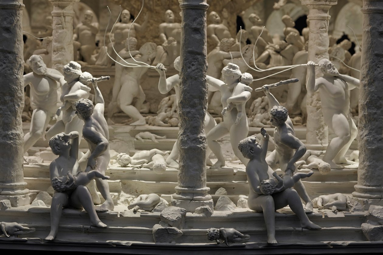 万物坠落，2014（钢、铝、石膏、树脂、LED 灯、马达） 作者 马特·科利肖