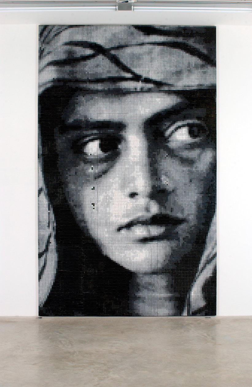 麦当娜，2001 年（瓷砖、水泥、木材） 作者 马特·科利肖