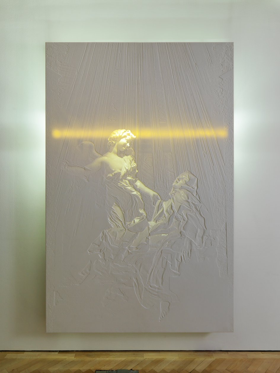 监控，2010 年（可丽耐板、丙烯酸树脂、钢、灯光、电路） 作者 马特·科利肖