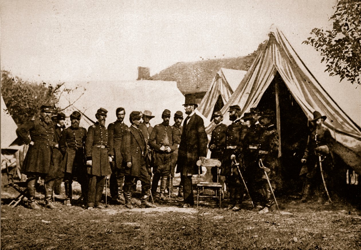 林肯总统于1892年10月4日访问Antietam营地（sepia photo） 作者 马修·布雷迪