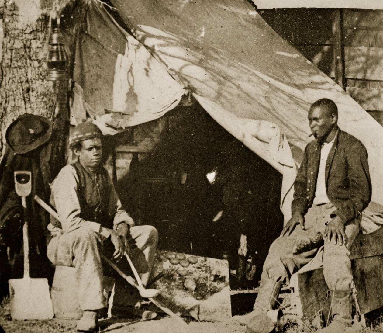 约翰亨利和鲁本在休闲，1861-65 作者 马修·布雷迪