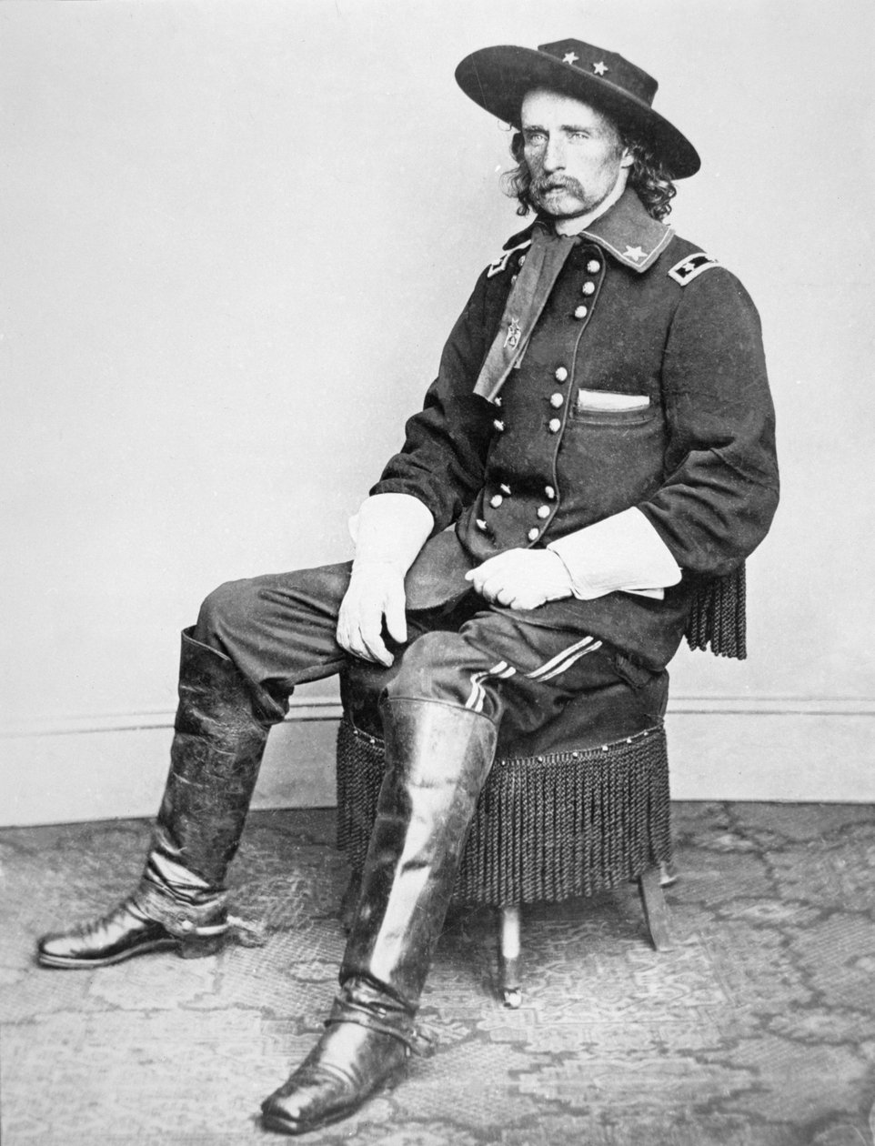 阿姆斯特朗-卡斯特将军（1839-1876）的肖像（黑白照片）。 作者 马修布雷迪