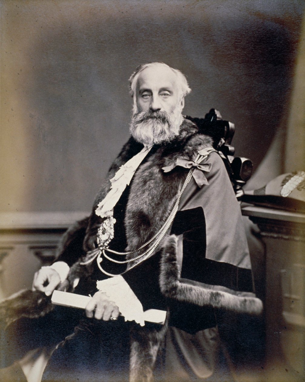 伯特先生，伦敦警长，身着猩红长袍，佩戴申诉徽章和链条，约1865年 作者 马尔公司