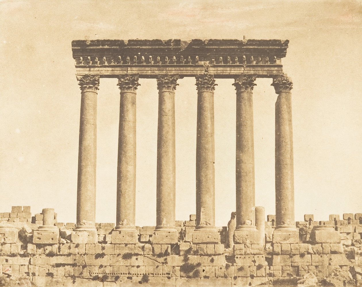 太阳神庙的柱廊，Baâlbek Heliopolis，1850年9月15日。 作者 马克西姆·杜营