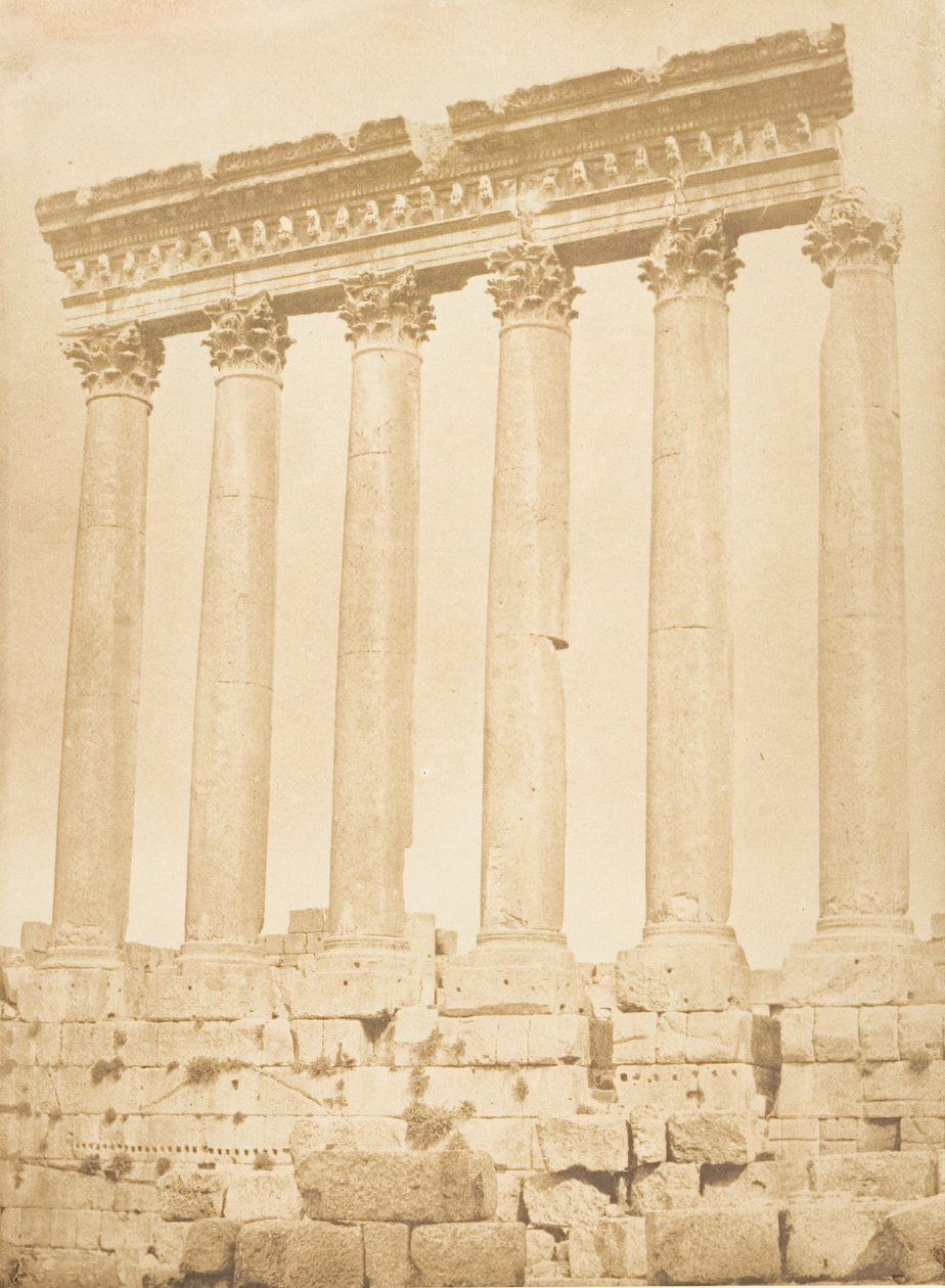 太阳神庙的柱廊，Baâlbek Heliopolis，1850年9月。 作者 马克西姆·杜营
