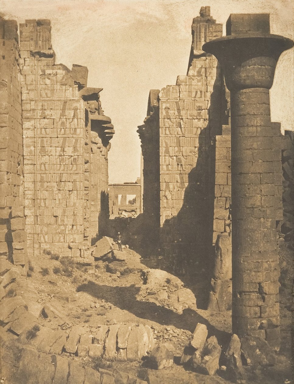 布巴斯蒂特人的法庭和卡纳克宫大厅的入口，底比斯，1849-50。 作者 马克西姆·杜营
