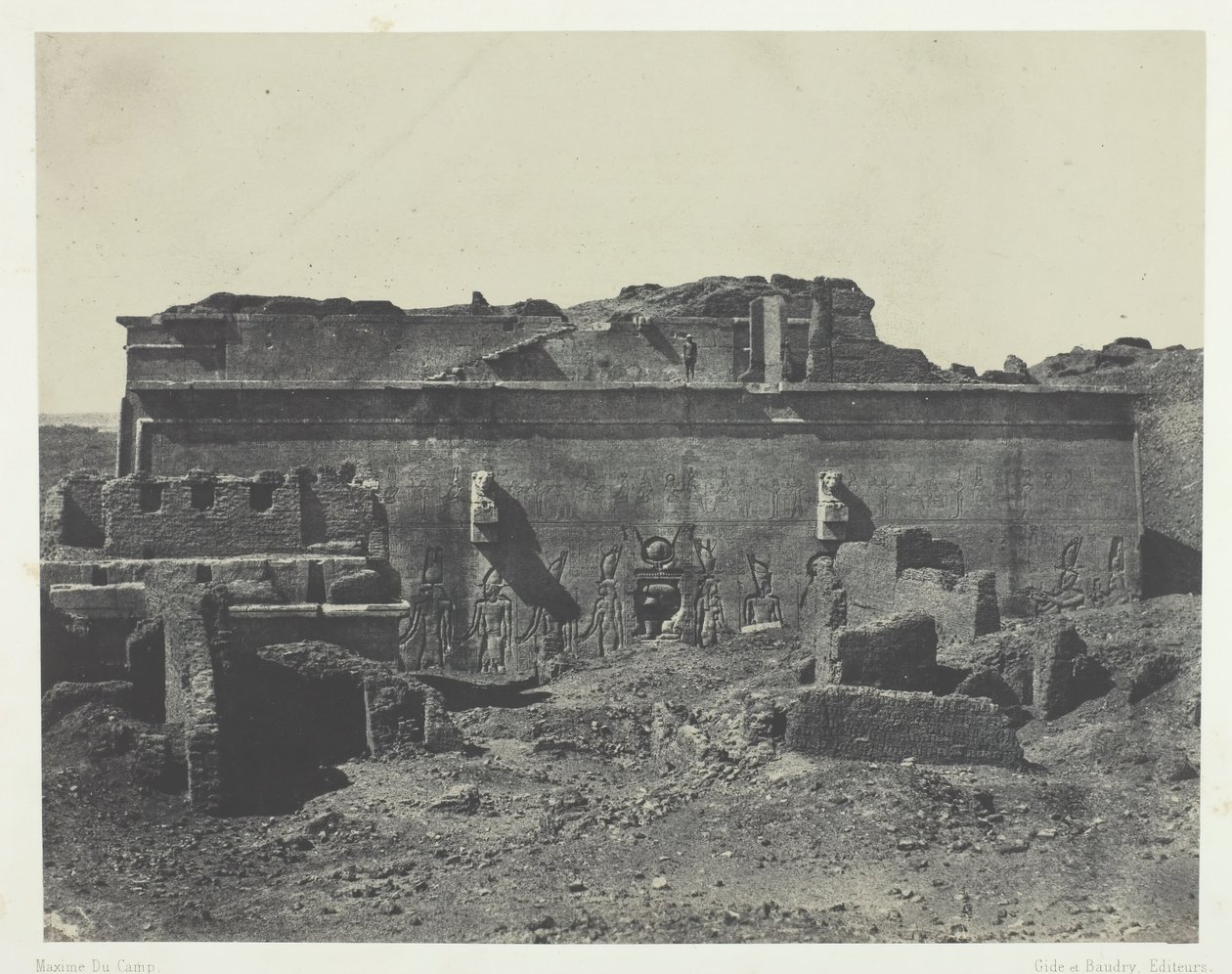 后立面，Denderah Teutyres大庙，上埃及，184951，1852年印刷。 作者 马克西姆·杜营