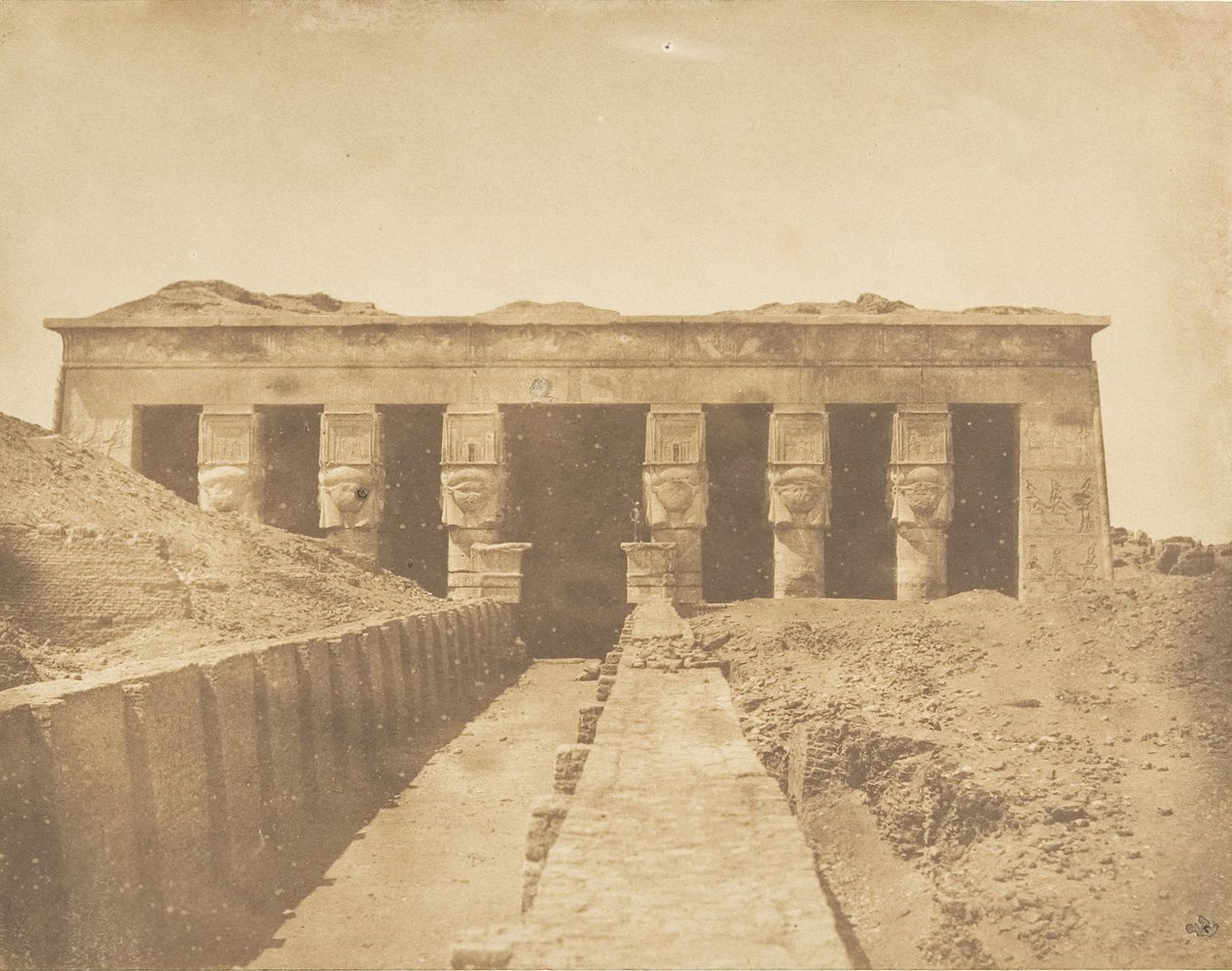 Denderah Tentyris的阿托尔神庙的外墙，1849-50。 作者 马克西姆·杜营
