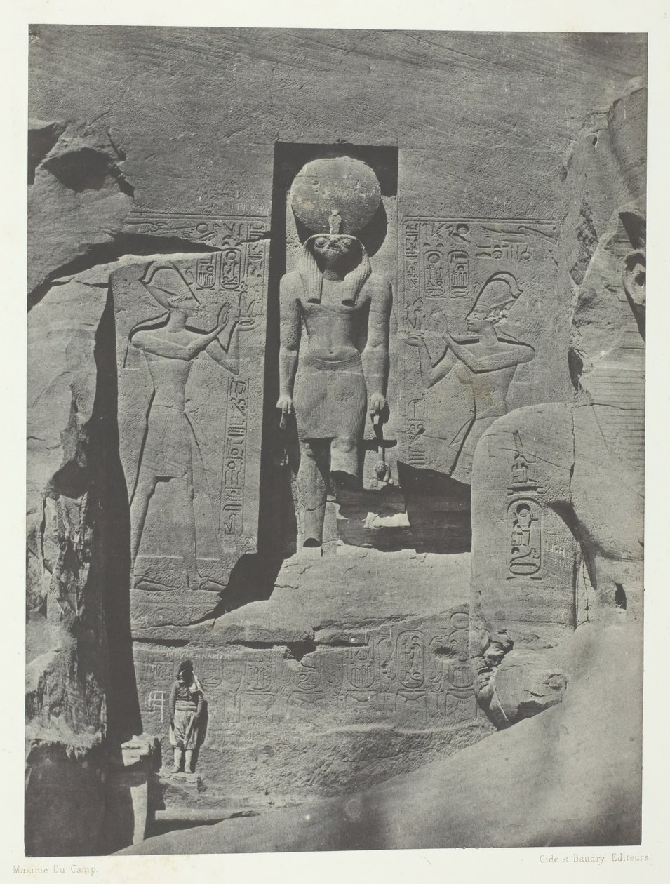 Ibsamboul，《努比亚Phre的Spéos入口处的雕塑》，184951，1852年印刷。 作者 马克西姆·杜营
