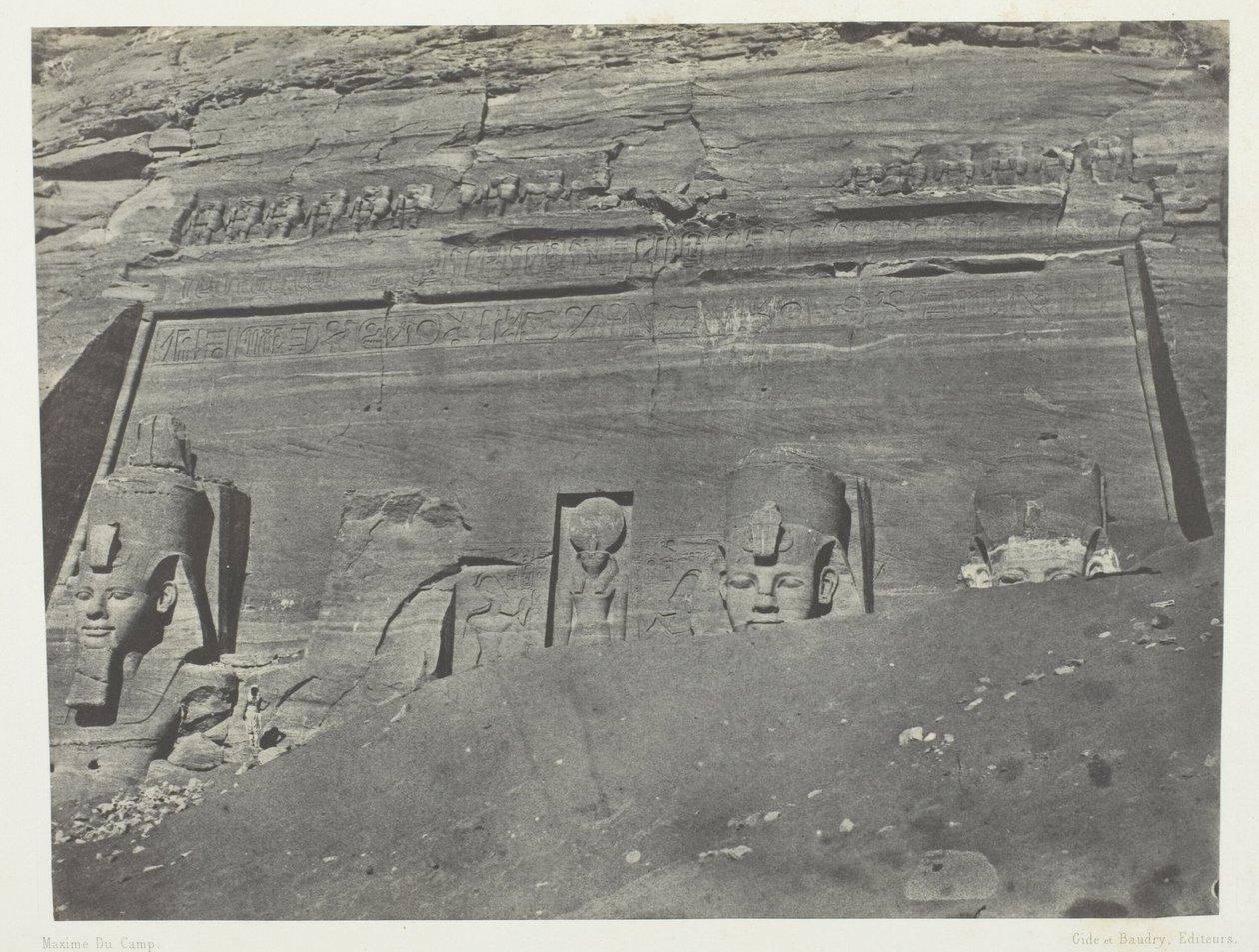 伊布桑布尔，Vue Générale Du Grand Spéos De Phrè；努比，《埃及、努比、巴勒斯坦和叙利亚》（1852 年）画册中的第 102 幅图版 作者 马克西姆·杜营