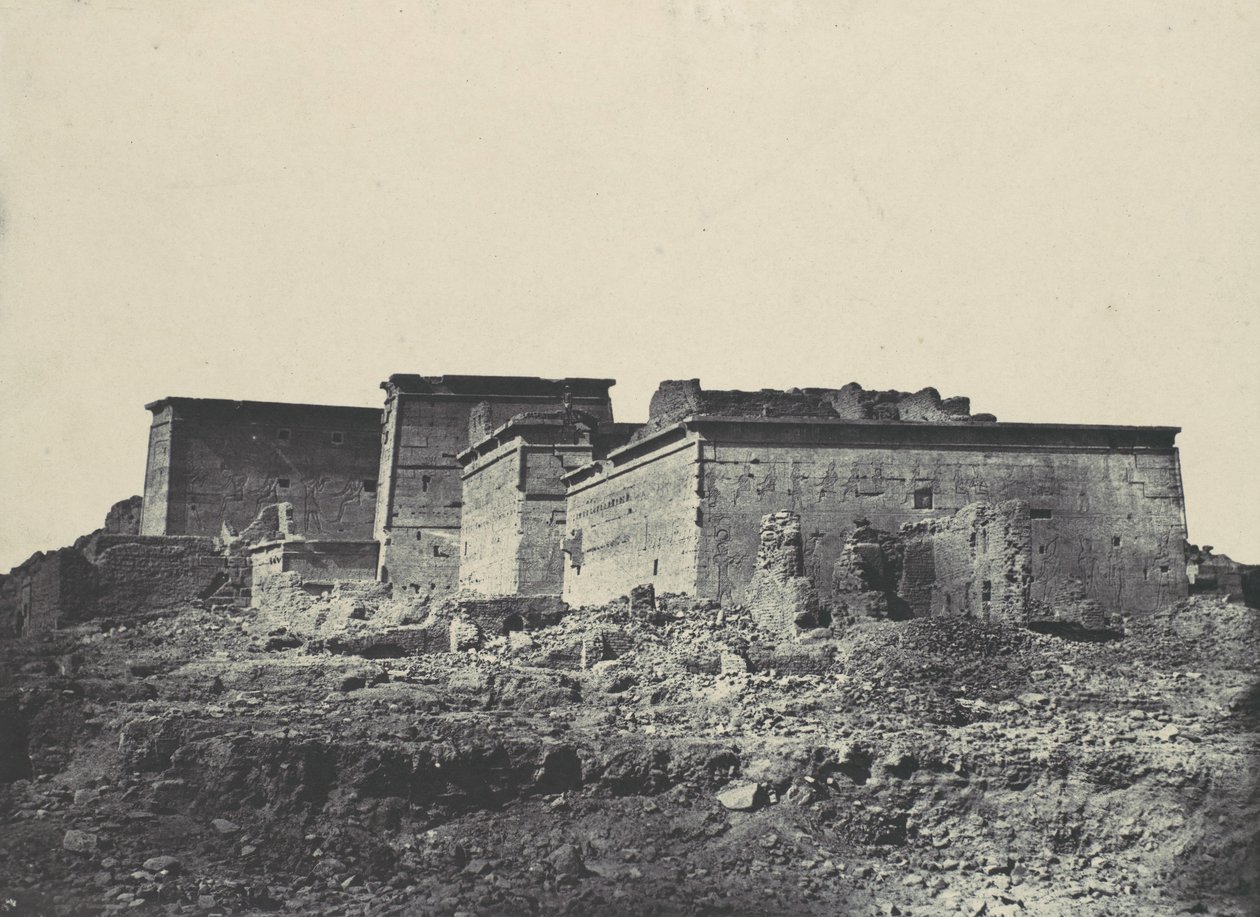 努比亚。伊希斯大庙，A Philoe。从北面拍摄的总视图，1850年。 作者 马克西姆·杜营