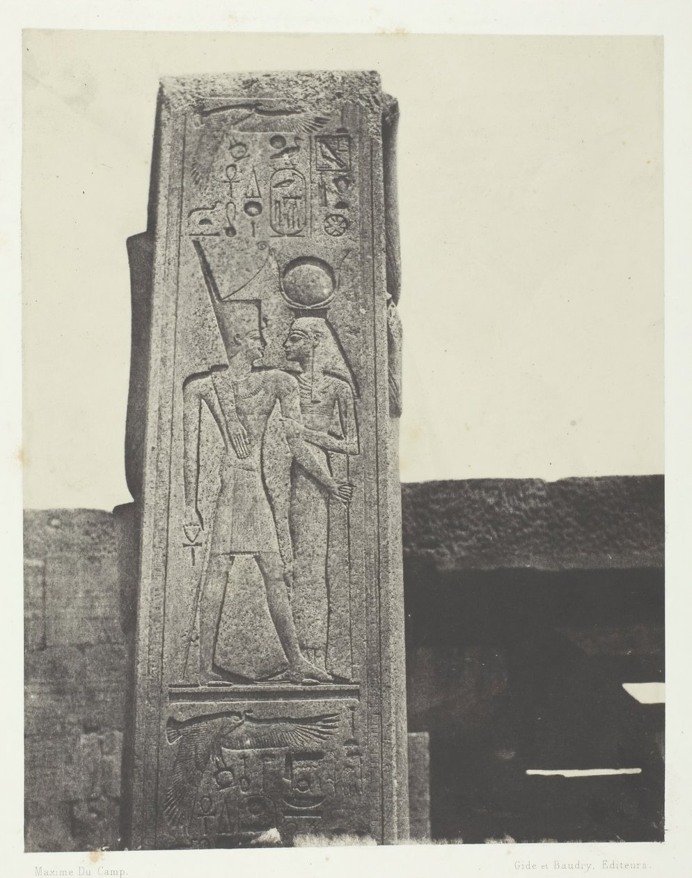 卡纳克宫，花岗岩圣所前的柱子，底比斯，184951年，1852年印刷。 作者 马克西姆·杜营