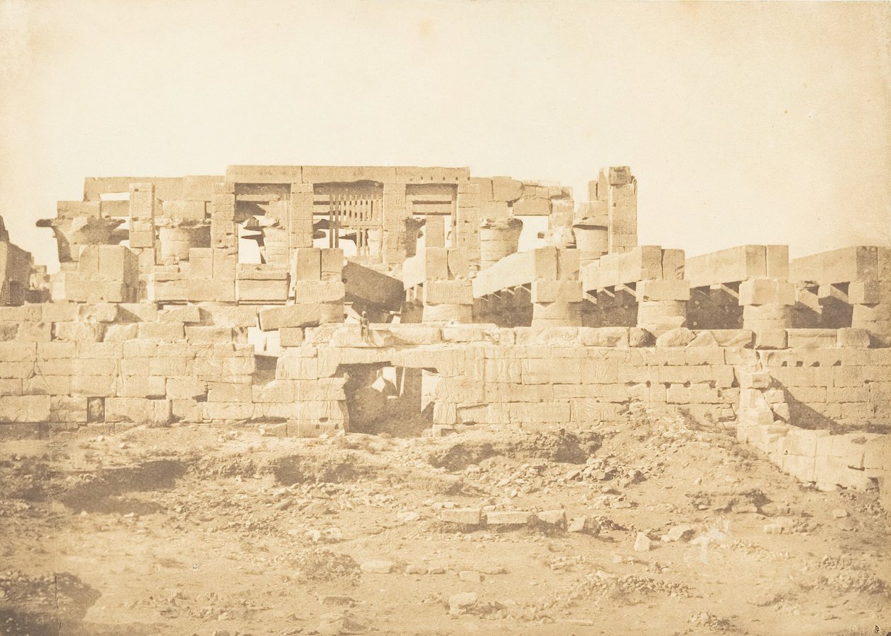 卡纳克宫底比斯大殿的南门，1849-50。 作者 马克西姆·杜营