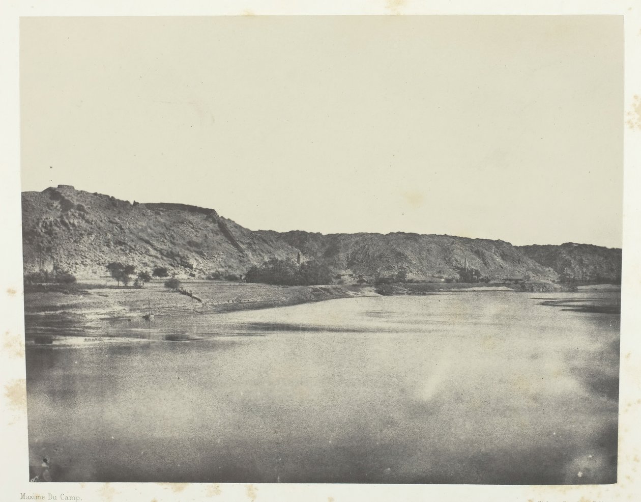 尼罗河东岸的巴布村，从努比亚的南菲罗看，184951，1852年印刷。 作者 马克西姆·杜营