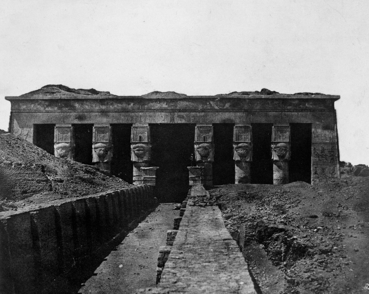 登德尔神庙，上埃及，1852年 作者 马克西姆·杜营