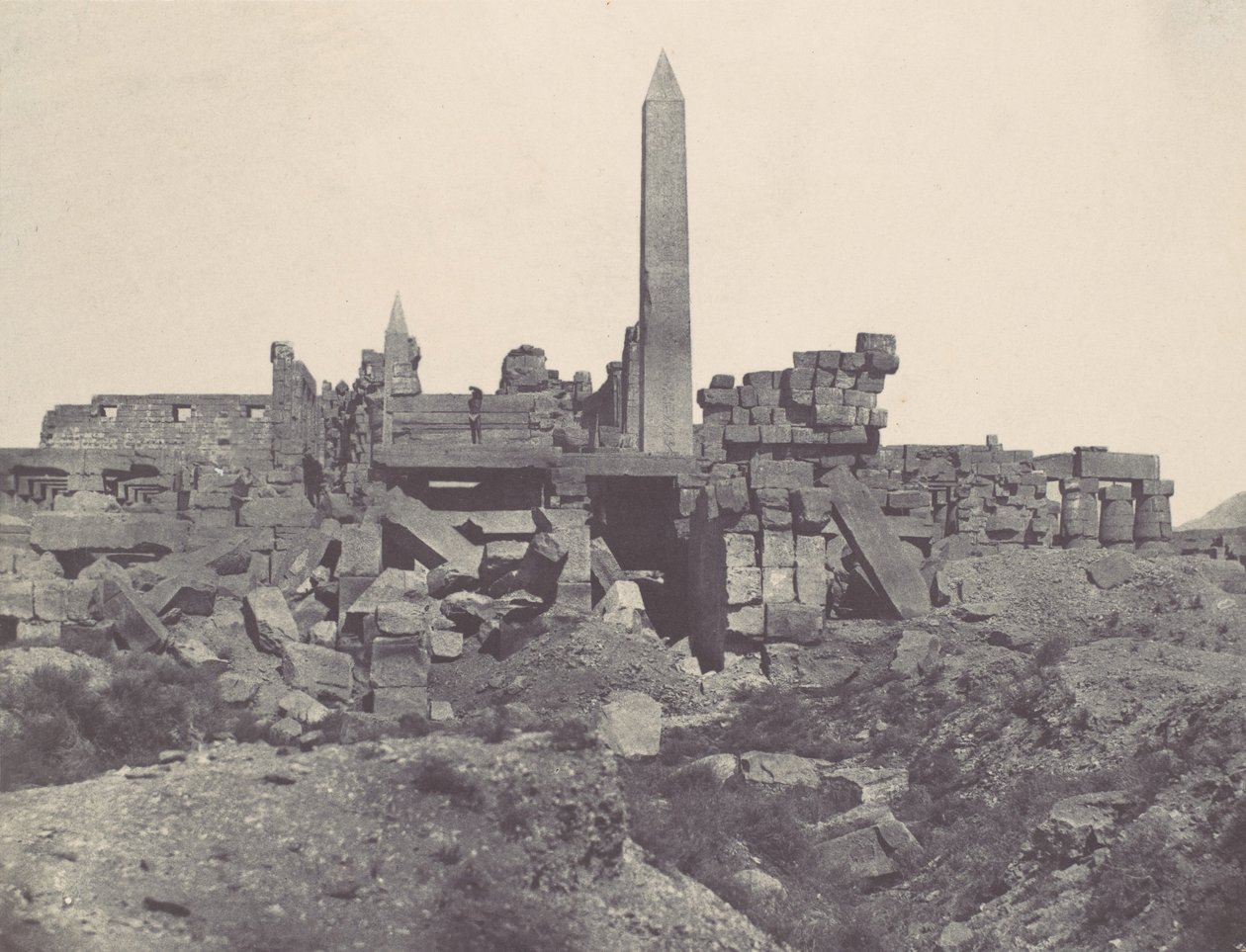 底比斯。卡纳克宫。花岗岩圣殿和大殿，1850年。 作者 马克西姆·杜营