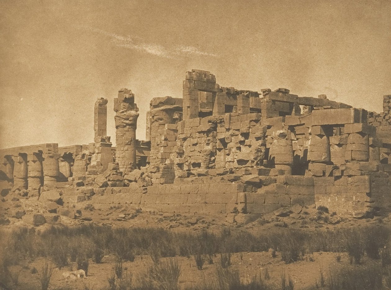 卡纳克宫的大厅景观，从东北角拍摄，1849-50年。 作者 马克西姆·杜营