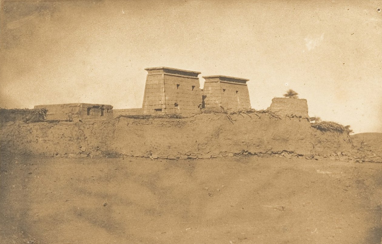 孔庙铁塔和卡尔纳克村的部分景观，1849-50年。 作者 马克西姆·杜营