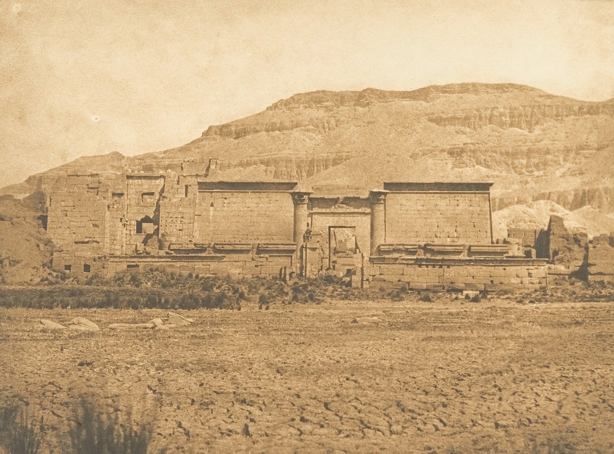马迪纳-哈布的全景，从东底比斯拍摄，1849-50。 作者 马克西姆·杜营