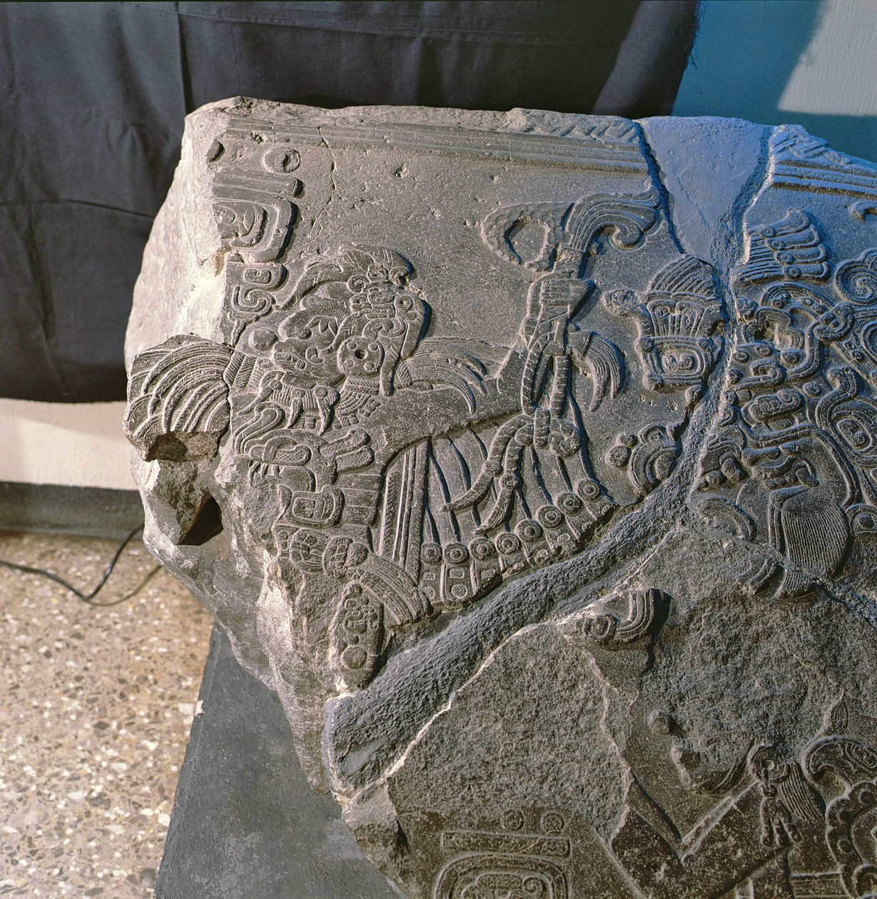 来自危地马拉Kaminaljuyu的祭坛10，玛雅经典时期（公元600  -  900年） 作者 玛雅人