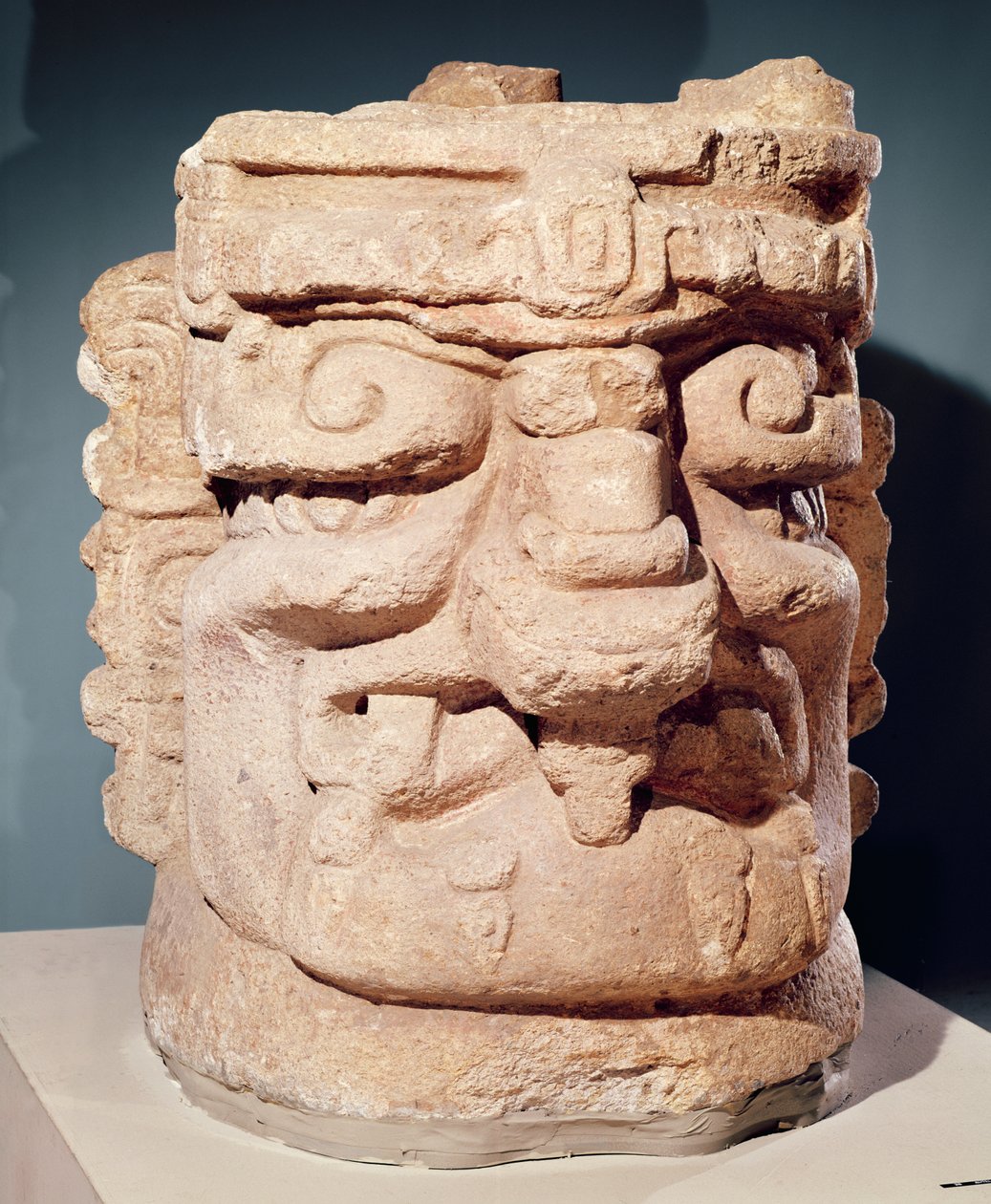 人体头部，可能是一个香炉，c.1000-1500（石灰石） 作者 玛雅人