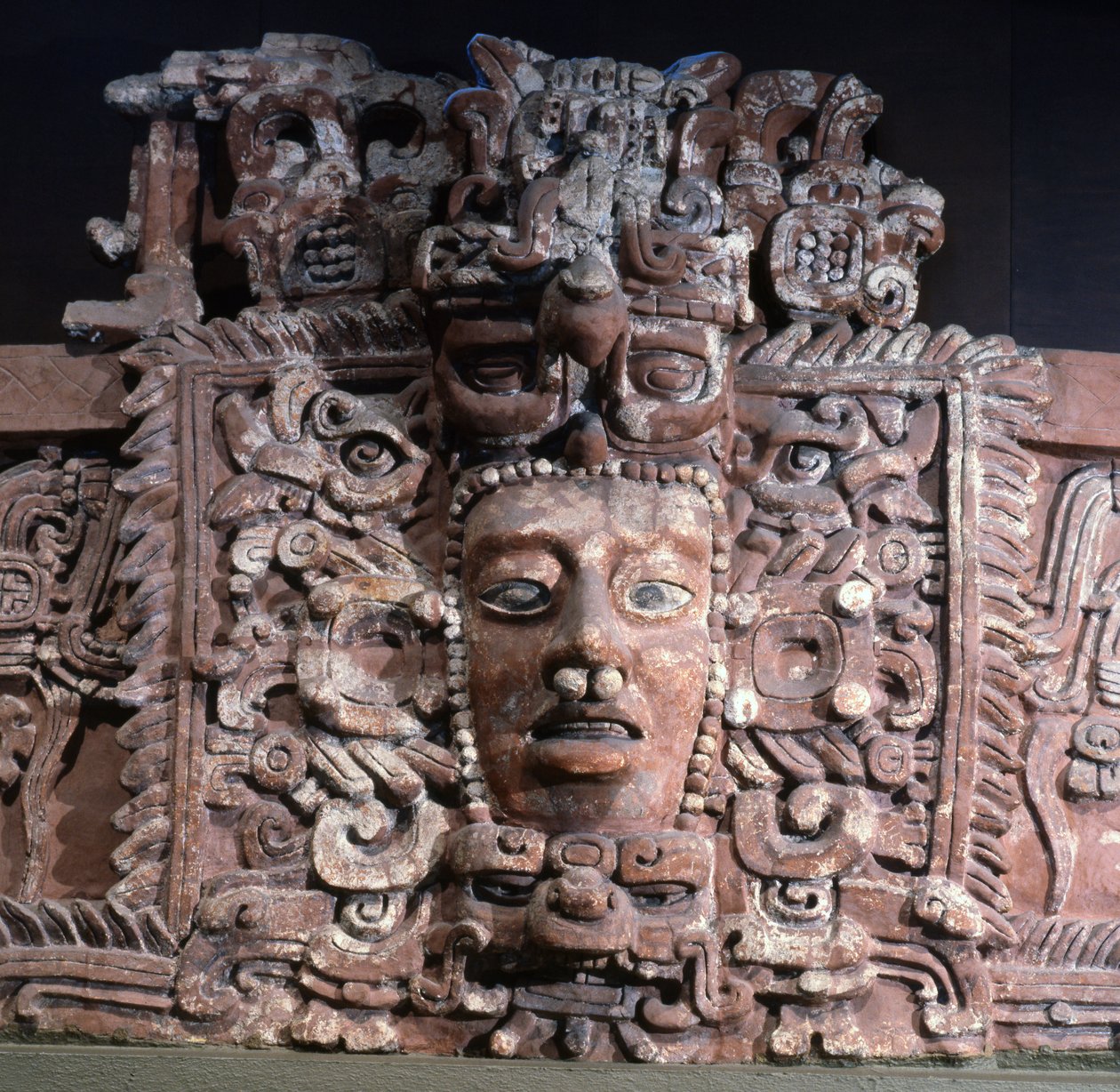 Mascaron，来自墨西哥坎佩切州，早期经典时期（灰泥） 作者 玛雅人