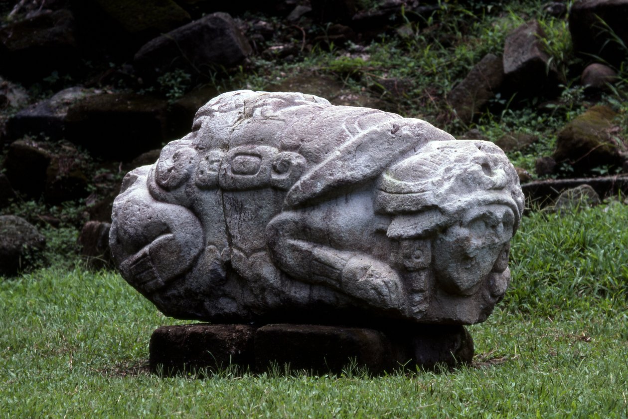 变形石，晚经典时期（公元600  -  900年） 作者 玛雅人