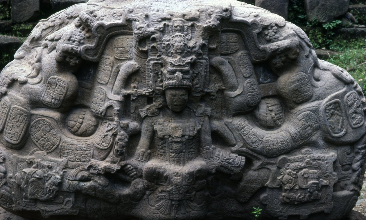 变形石P，经典晚期（公元600  -  900年） 作者 玛雅人