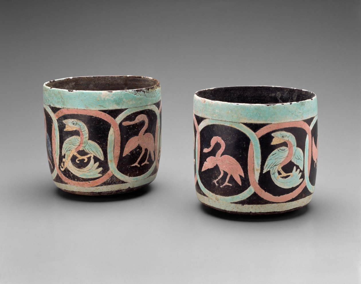 在Cartouches，危地马拉，中古典，500-700的鸟类碗（带有彩绘灰泥的陶器） 作者 玛雅人