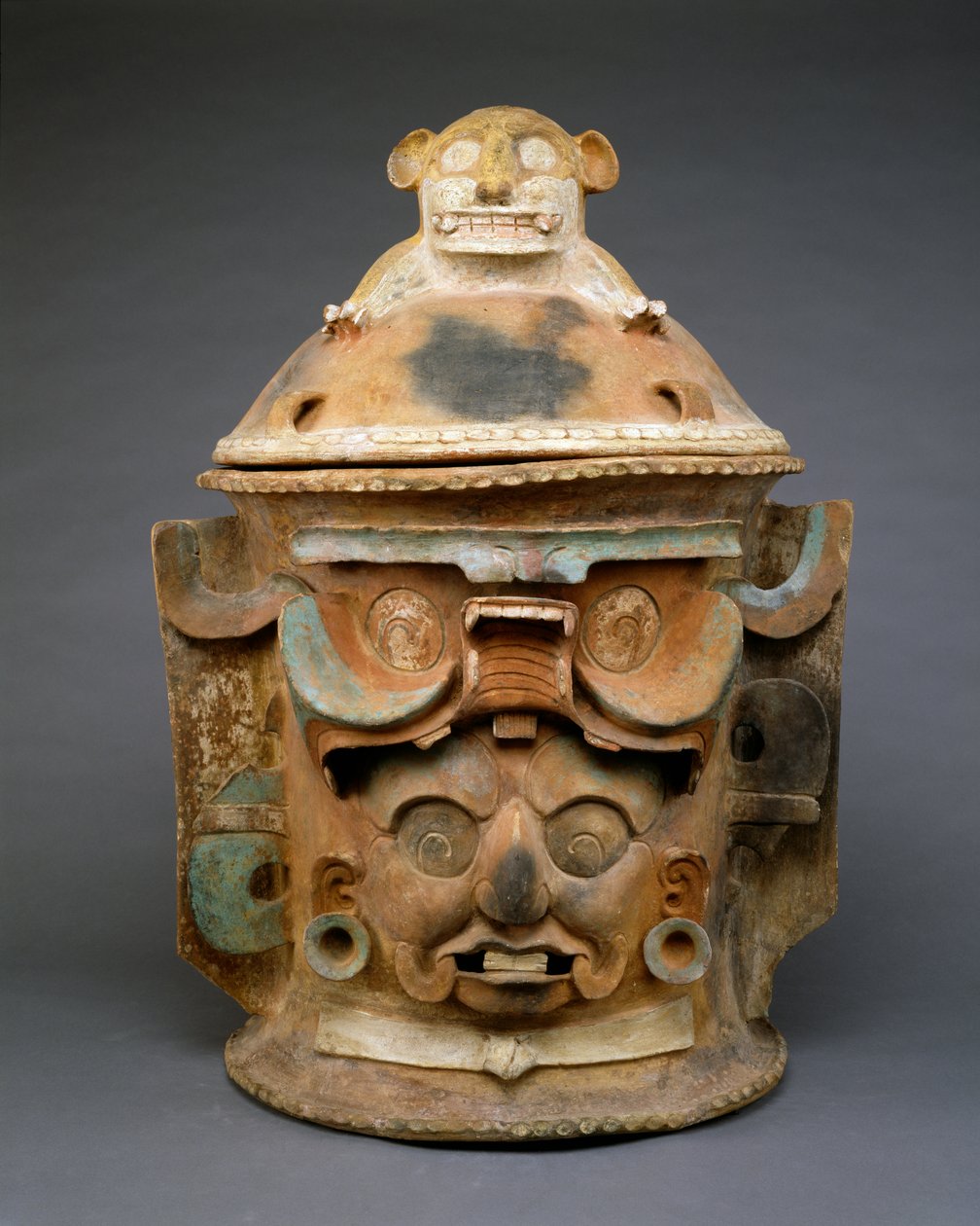 与危地马拉猫盖的殡葬缸，550-950（彩绘彩绘陶器） 作者 玛雅人