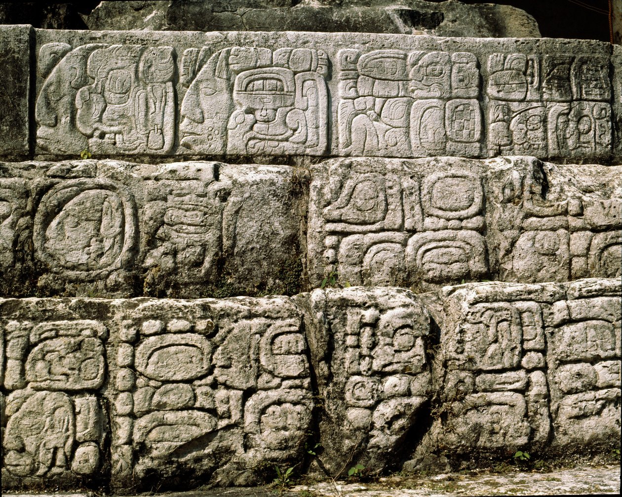 Glyphs in the house C, patio 2 in the palace 作者 玛雅人