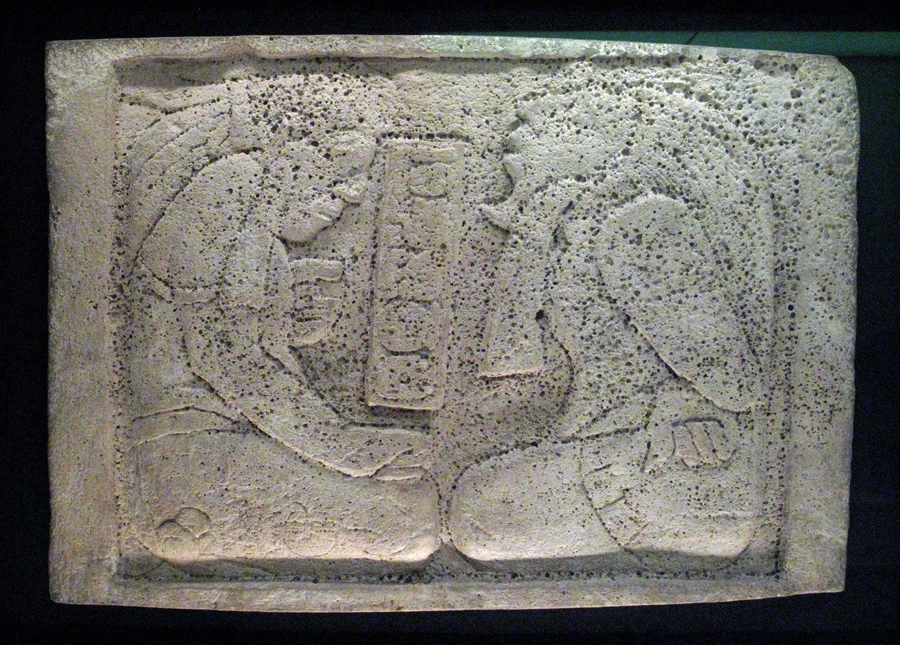 公元600-900年，雅克兰兰地区，Classic石与两名囚犯，雅克兰地区 作者 玛雅人