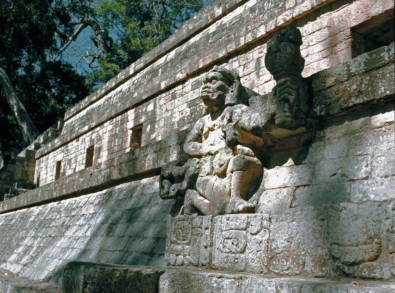 View of the wall of the Acropolis with sculptures of rulers of Copan, classic period 7th-8th century 作者 玛雅人