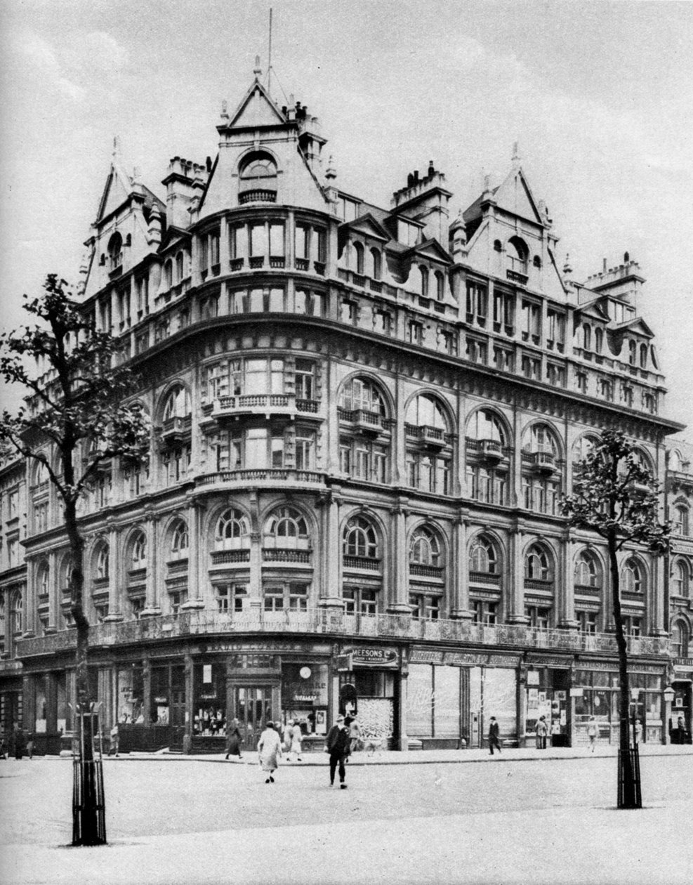1926-1927年，泰晤士河保护区办公室的分流楼房。 作者 麦克里什