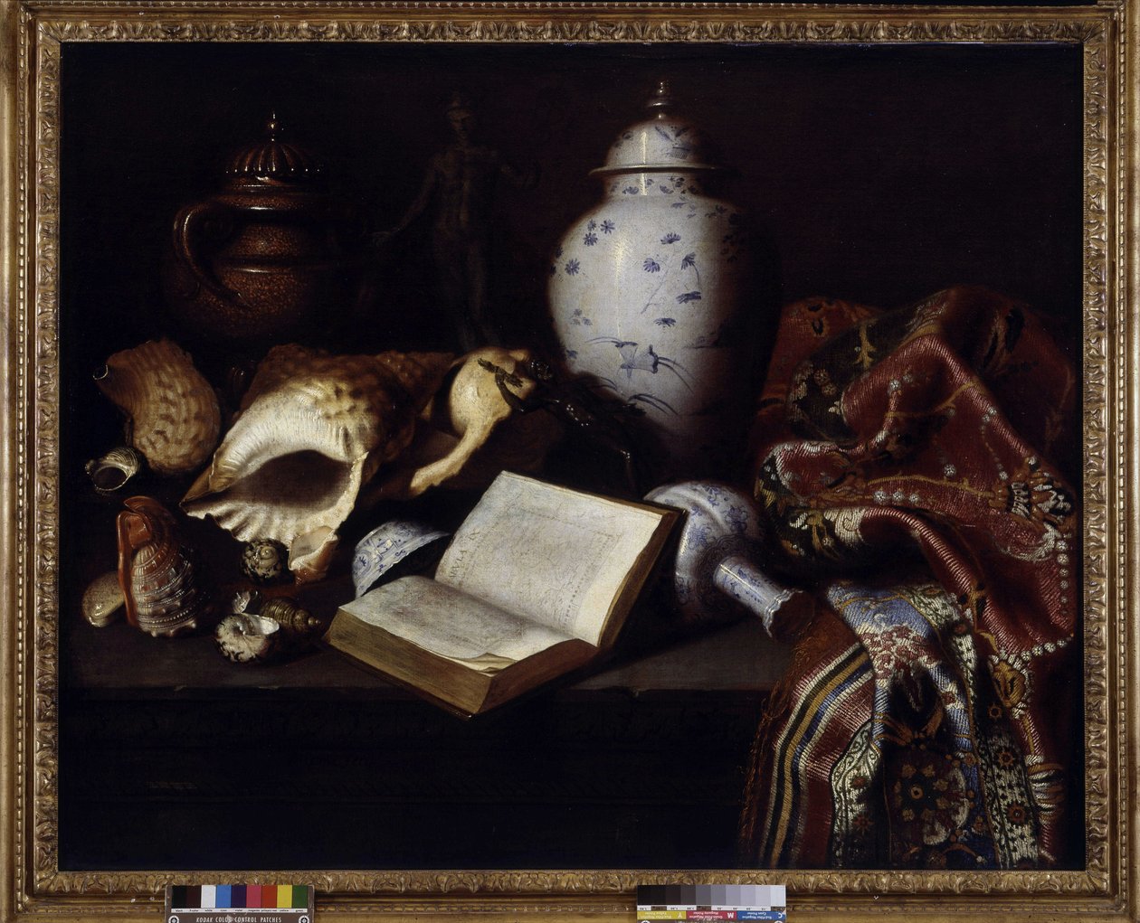 China vases, shells, antique bronzes, books and carpets (oil on canvas) 作者 梅菲伦（c.1630-1705）孔戴