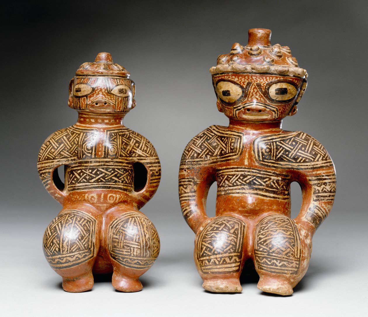 两个坐着的人物，Nosara，Nicoya，800-1100（陶瓷） 作者 中美洲人
