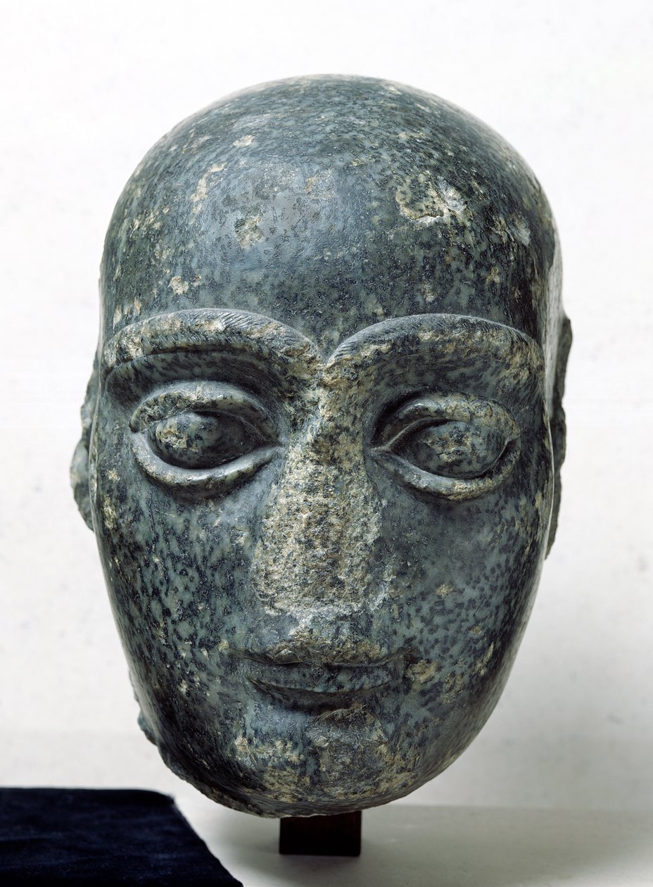 公元前2120年（闪长岩）来自Telloh（Ancient Girsu）Neo-Sumerian的一名被称为Gudea剃光头的人的头 作者 美索不达米亚