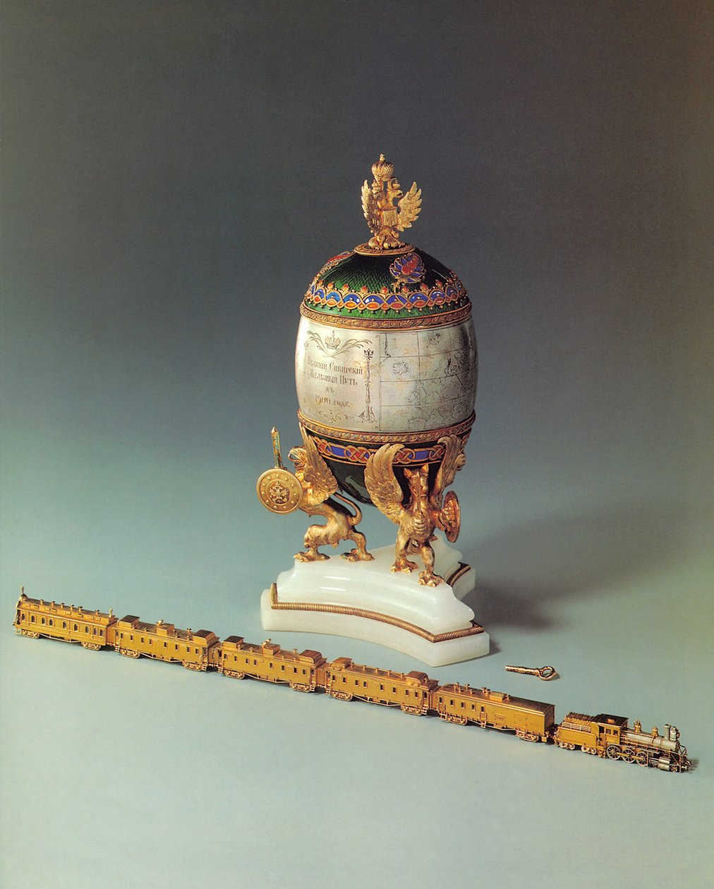 跨西伯利亚铁路蛋，1900年（on玛瑙，银，金，铂，石英和珐琅） 作者 迈克尔·埃夫兰皮耶维奇·佩尔金