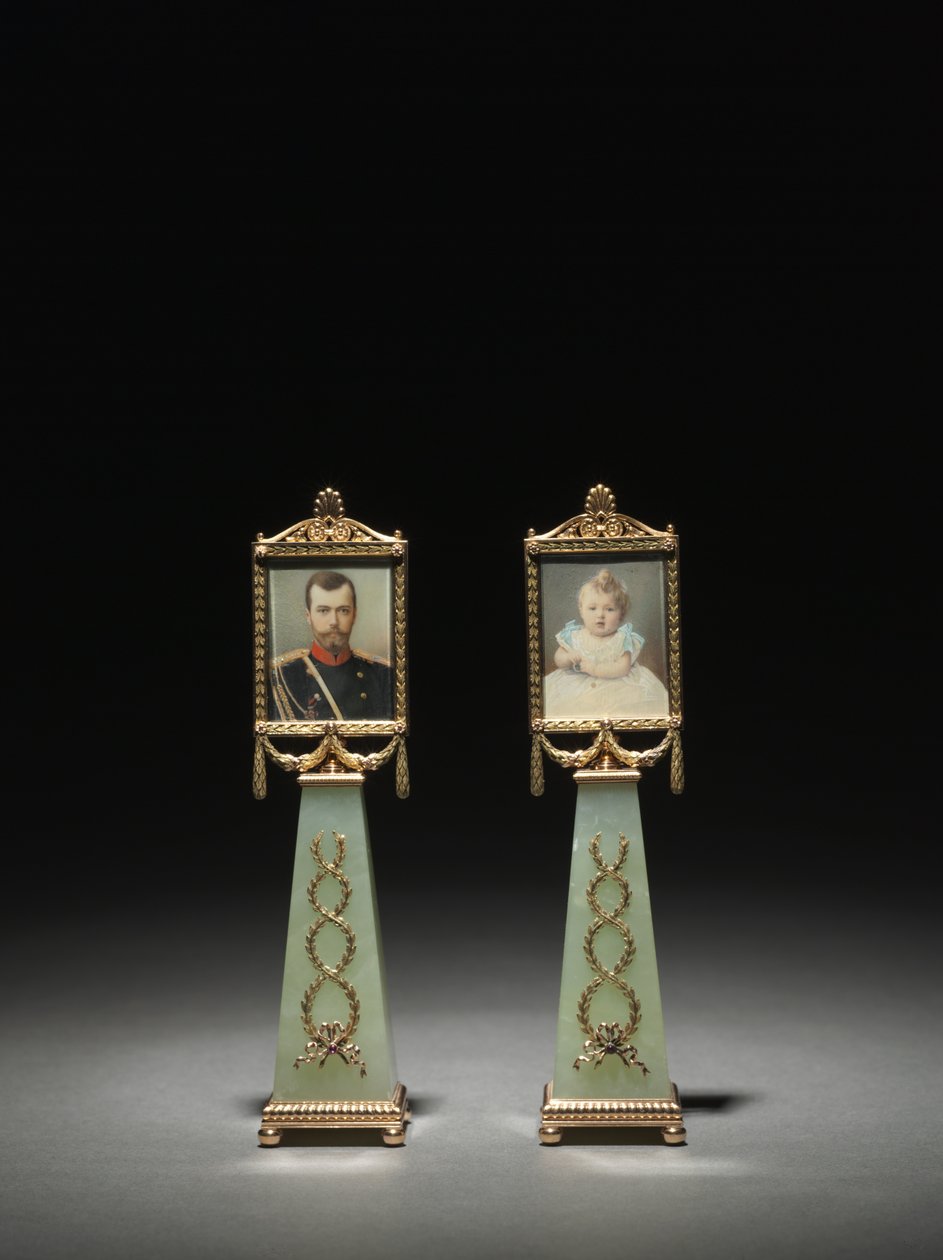 裱框模型：彼得·卡尔·法贝格（Peter CarlFabergé）事务所的沙皇尼古拉斯二世和奥尔加大公爵夫人的肖像 作者 迈克尔·埃夫兰皮耶维奇·佩尔金