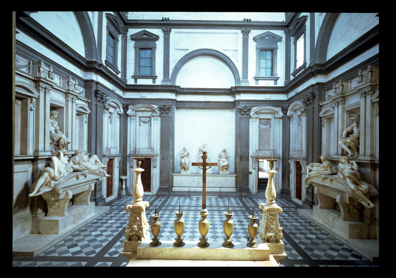 米开朗基罗Buonarroti（1475-1564）设计的内部视图显示了乌尔比诺公爵Lorenzo（1492-1519）（l）和朱莉亚诺，内穆尔公爵（1479-1516）（r），1520-24和1530 作者 米开朗基罗（Michelangelo Buonarroti）