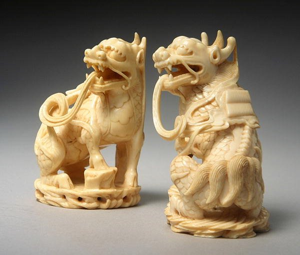 一对雕刻麒麟（另见272189） 作者 明代中文学校