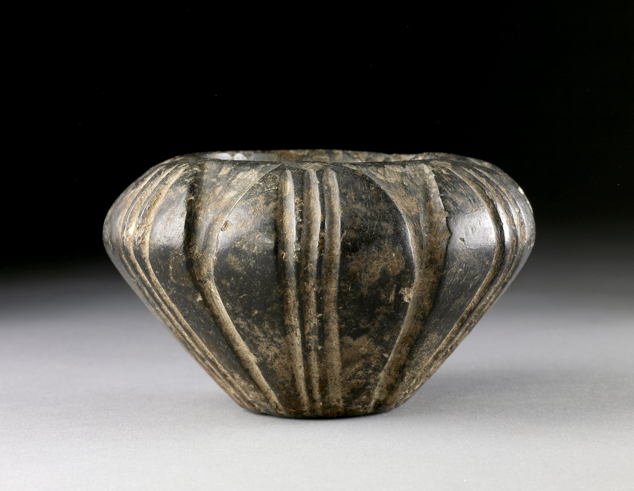 开花碗来自克诺索斯，晚米诺斯，公元前1500年（陶器） 作者 美浓