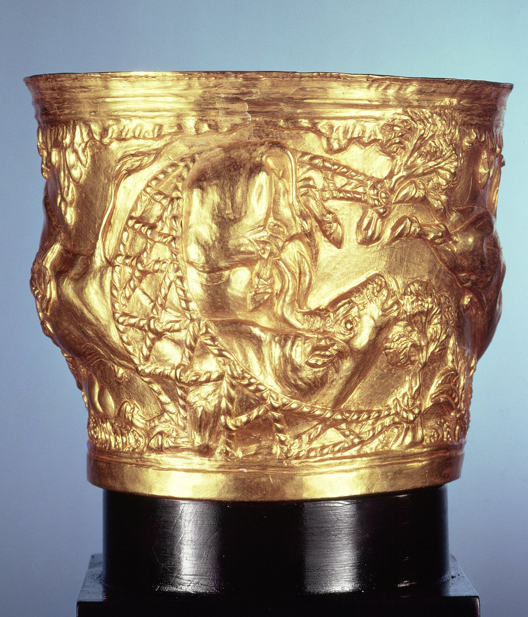 杯，发现于Vaphio皇家陵墓，斯巴达，已故米诺斯一世，公元前1500年（金） 作者 美浓