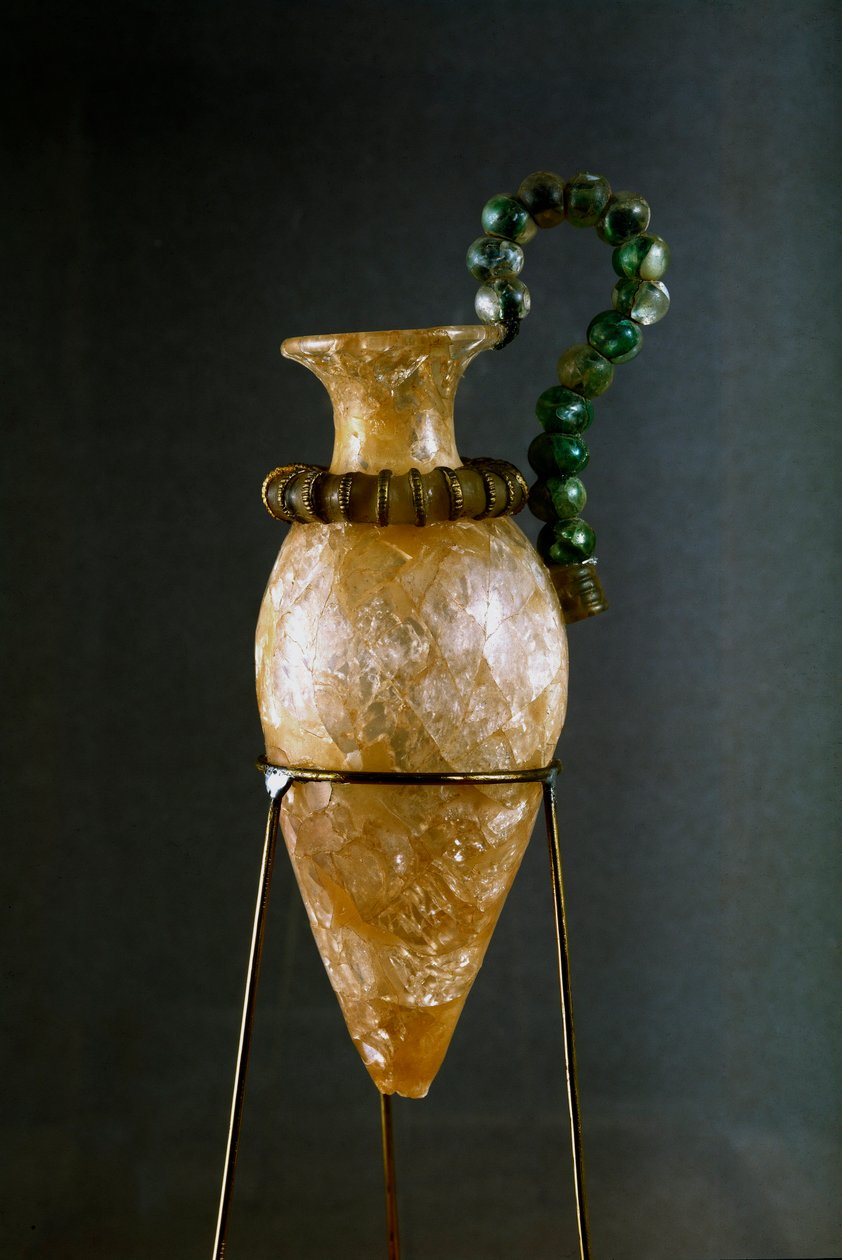 米诺斯艺术：来自克里特岛 Zakros 圣所的藏宝室的水晶和铜的 rhython 或 rhyton 或 rython（装置花瓶）。 公元前 1700-1400 年，考古博物馆 - 米诺斯艺术：来自宝库的水晶和铜石（仪式洒水器） 作者 美浓
