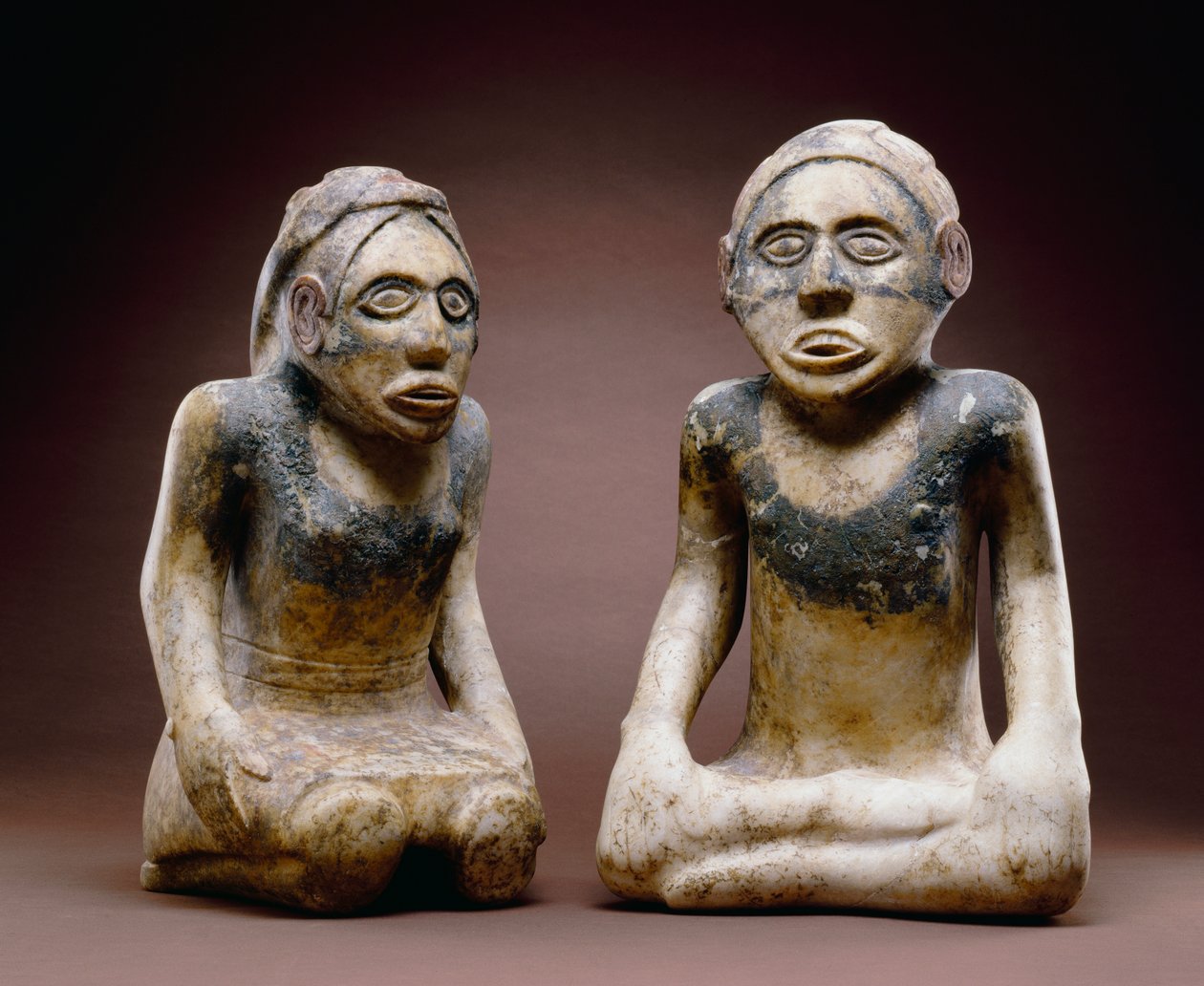 坐着的男性和女性人物，Etowah，1200-1450（大理石）（另见422895） 作者 密西西比文化