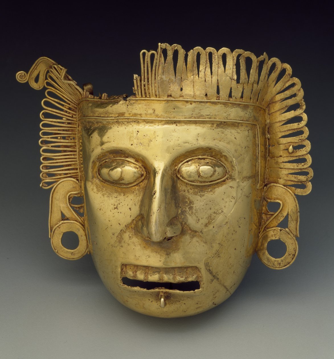胸罩，后经典时期后期，c.1350-1521（金） 作者 Mixtec Mixtec