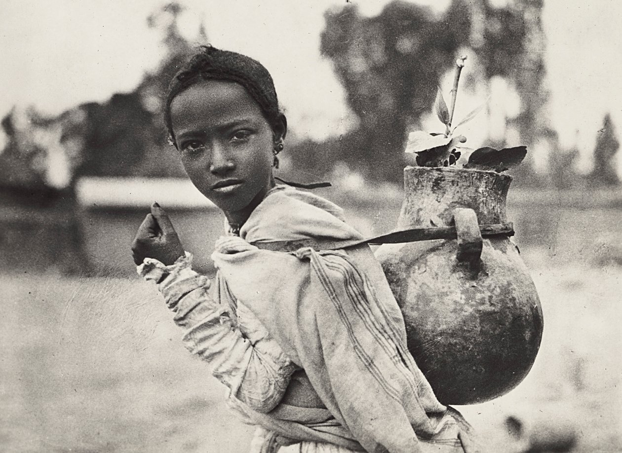 在法西斯主义时代建立一个帝国。阿比西尼亚女孩，1936年5月9日（黑白照片）。 作者 莫迪斯蒂诺·巴尔迪内蒂