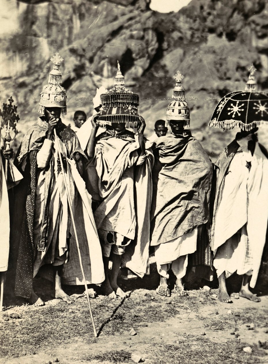 在法西斯时代建立一个帝国：一群阿比西尼亚牧师，1936年5月9日（黑白照片）。 作者 莫迪斯蒂诺·巴尔迪内蒂