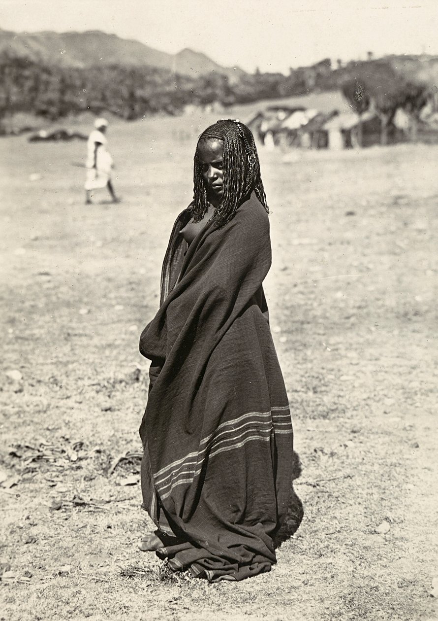 在法西斯时代建立一个帝国：一位哈巴卜妇女，1936年5月9日（黑白照片）。 作者 莫迪斯蒂诺·巴尔迪内蒂