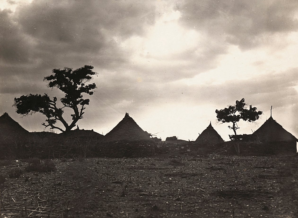 在法西斯时代建立一个帝国：Mai Zaghenà的日落，1936年5月9日（黑白照片）。 作者 莫迪斯蒂诺·巴尔迪内蒂